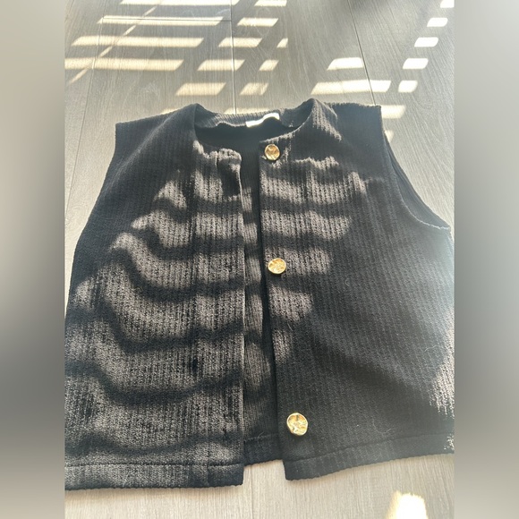 Zara Cropped Button Up Sleeveless Vest - Picture 3 of 8